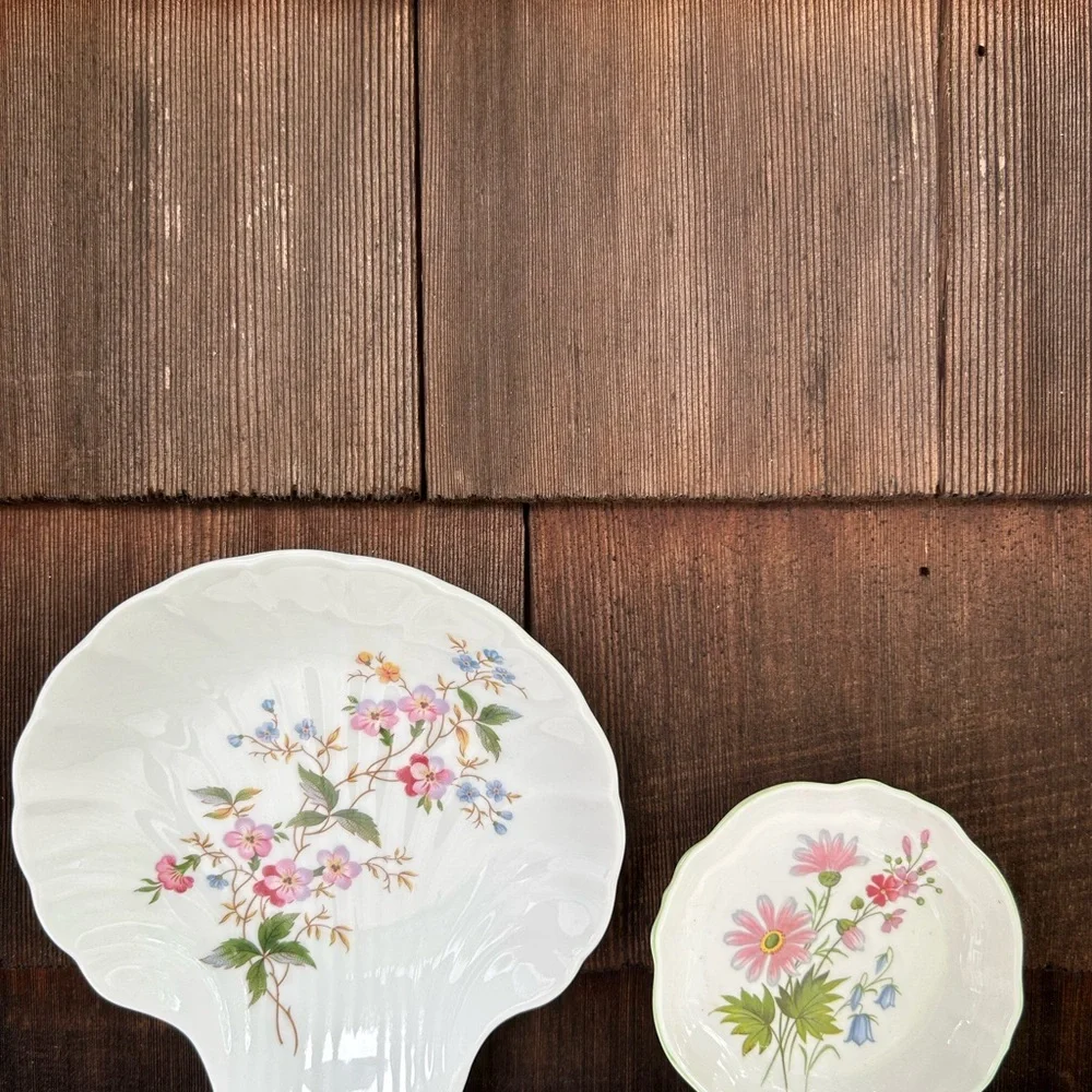 White Floral Shell Salad Plate and Sauce Dish Set - Pink & Blue Flowers